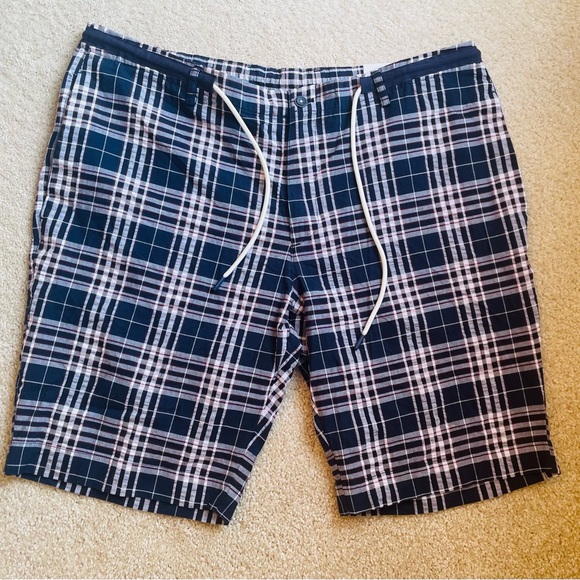 Paisley & Gray Other - Paisley & Gray Navy and Red Plaid Flat Front Men’s Shorts